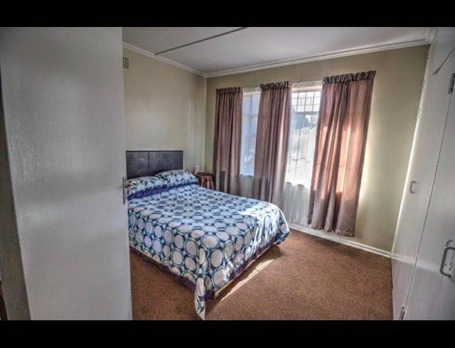 4 BEDROOM HOUSE FOR SALE IN KEMPTON PARK EXT 04